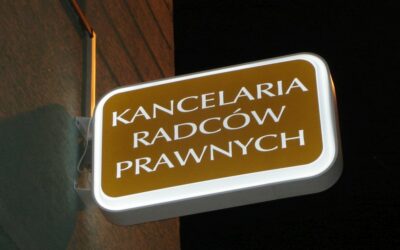 Dlaczego warto inwestować w indywidualne projekty szyldów reklamowych?