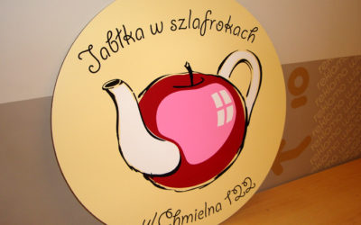 Szyldy dla Małych Biznesów w Warszawie: Praktyczne Rozwiązania dla Lokalnych Sklepów i Usługodawców