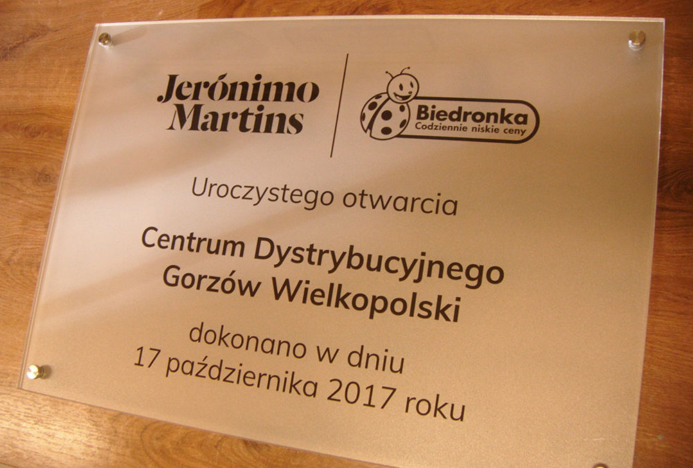 Dlaczego szyldy z dibondu to najlepszy wybór dla firm w Warszawie i okolicach?