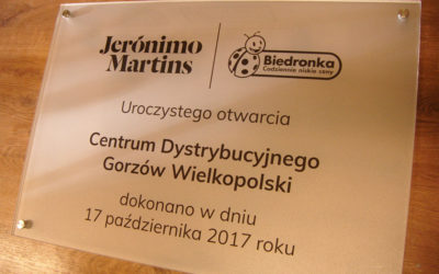 Dlaczego szyldy z dibondu to najlepszy wybór dla firm w Warszawie i okolicach?